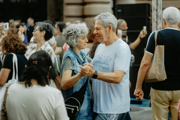 《如何在AI時代保持魅力？讓Sugar Daddy無法被科技替代的妳》